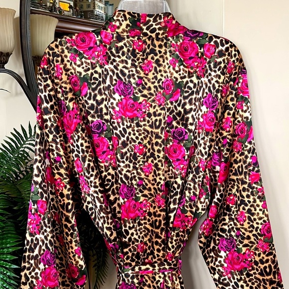 NWOT Delicates Satin Robe Animal Leopard Print Floral Hot Pink Roses Lace Detail - Picture 7 of 14